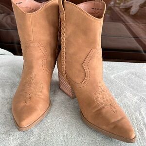 Dolce Vita Koolson short boots size 10